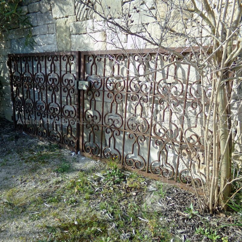 Portail ancien de 3 mètres - Les matériaux anciens en Provence Alain BIDAL