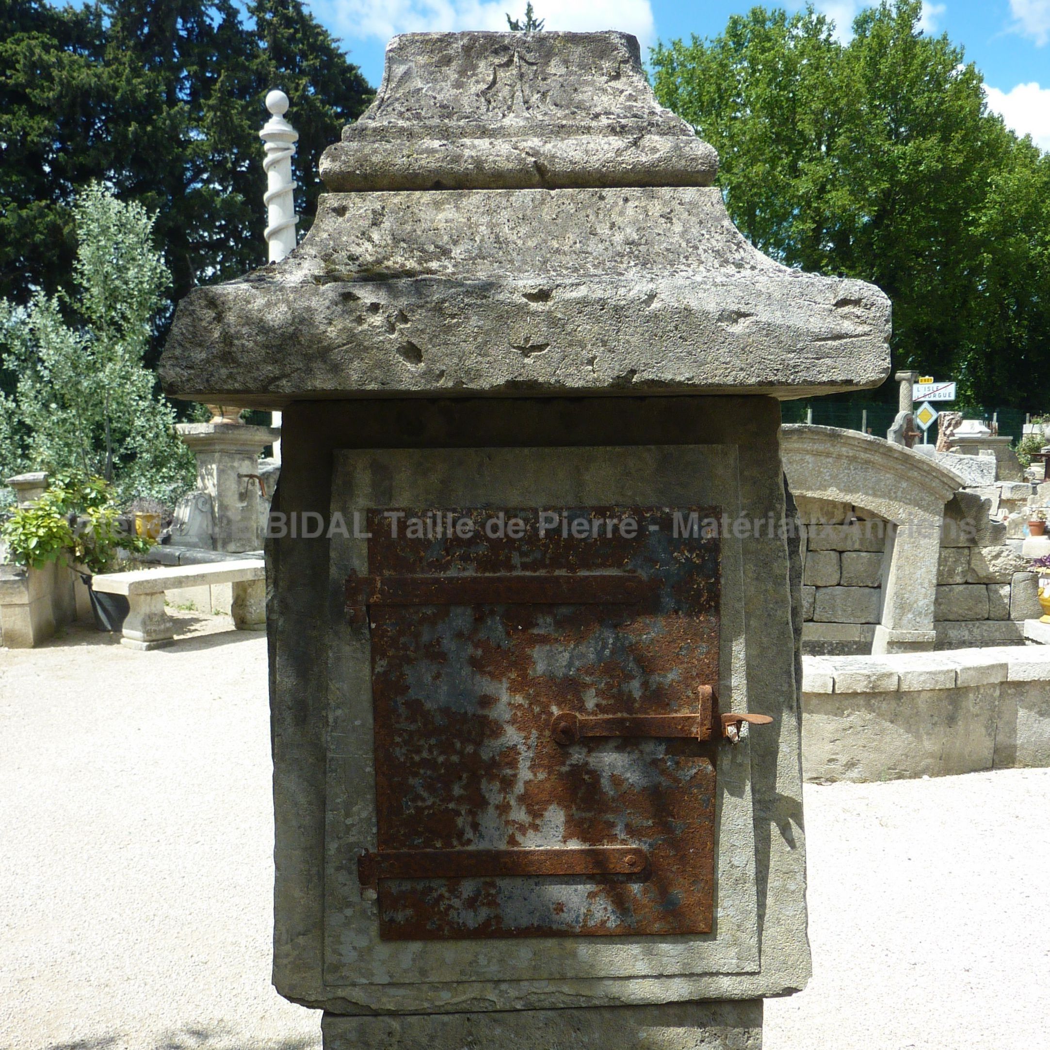 Superb mailbox, 1m90 high - old materials