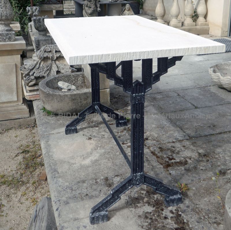 Mobilier ancien : table de bistrot en pierre et fonte par Atelier Alain BIDAL