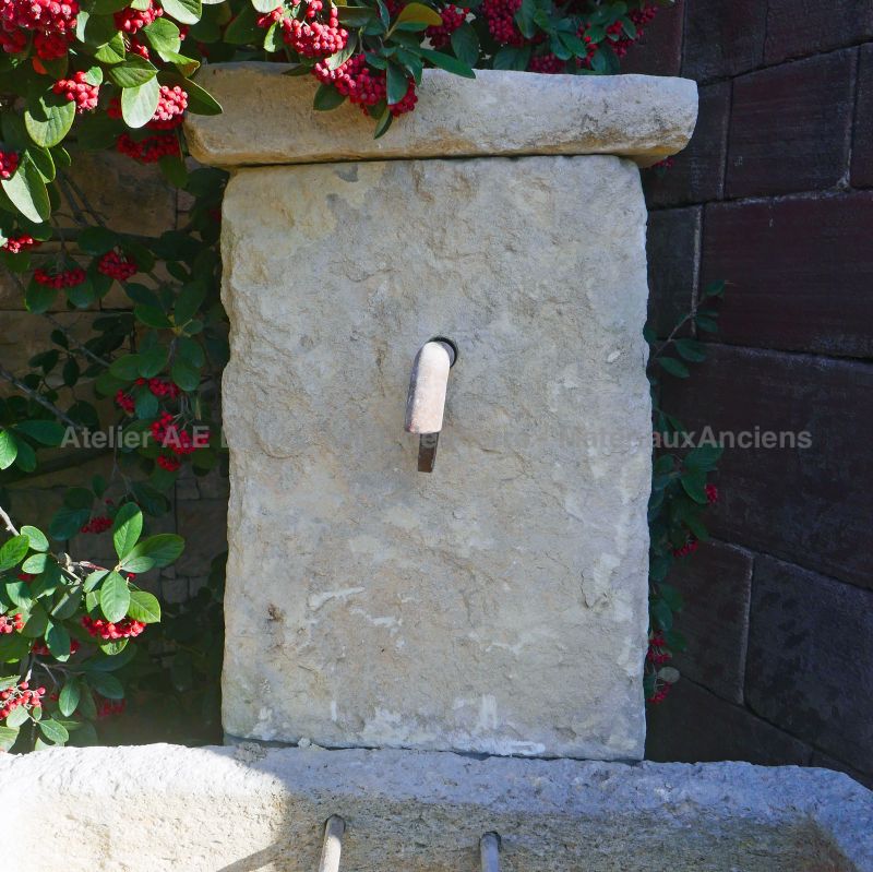 Outdoor fountain with old massive trough as basin - Atelier Alain BIDAL (Provence)