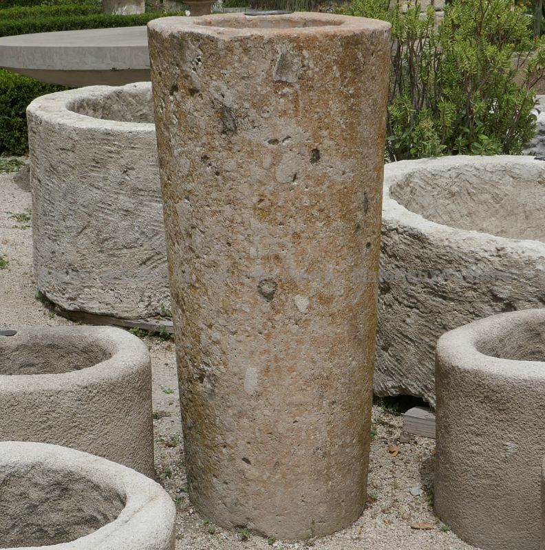 Bac ancien en pierre pour bac à fleurs - bac circulaire.