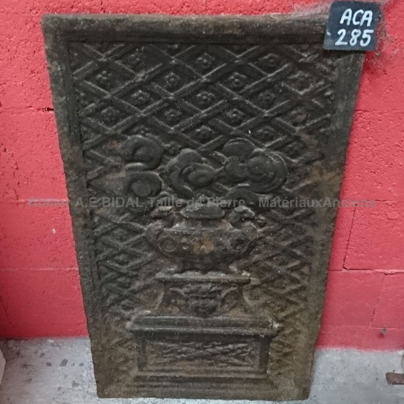 Cast iron chimney plate: a very decorative fireplace plate - Provence fireplace accessories.
