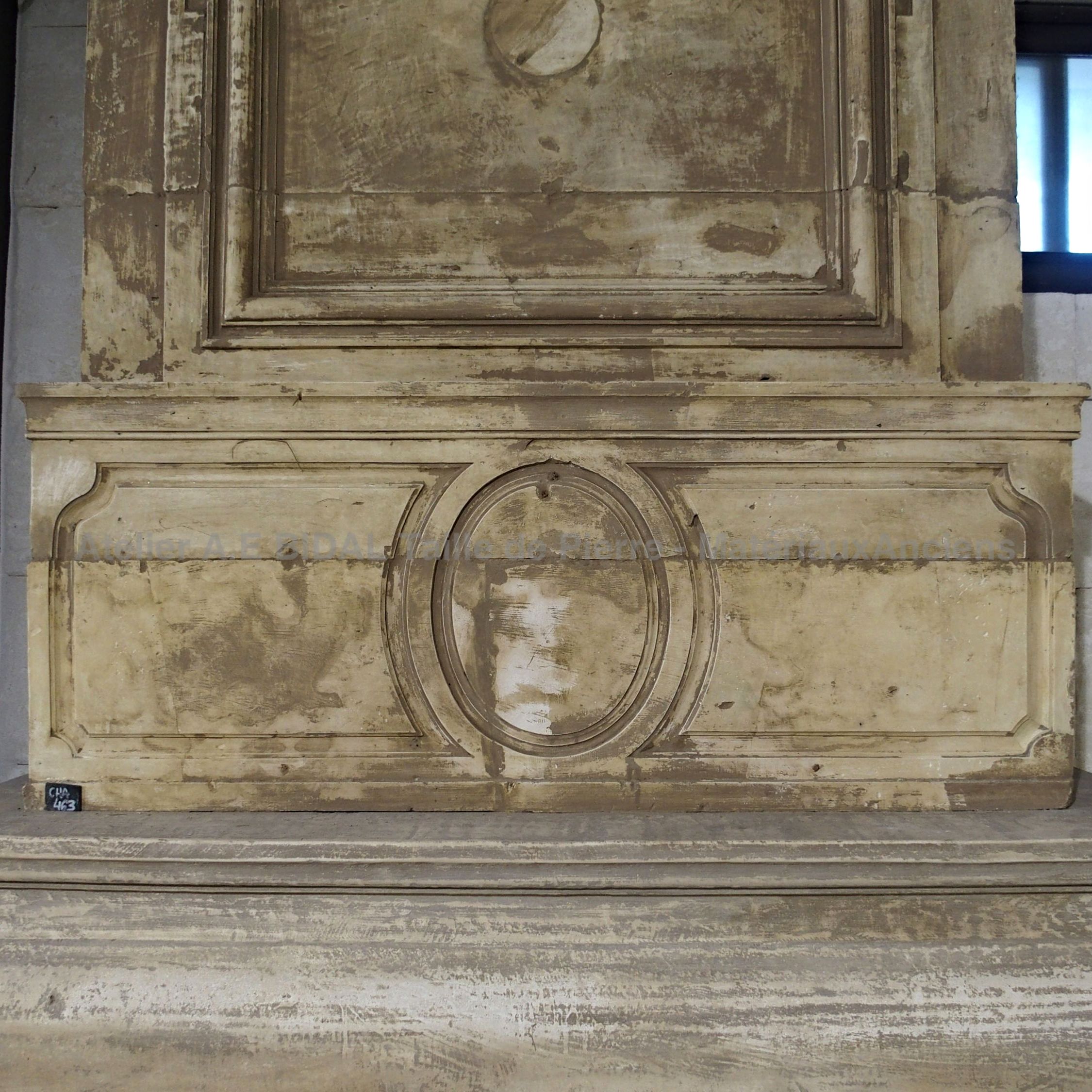 Antique stone fireplace of large size - A French 19th century fireplace in stone.