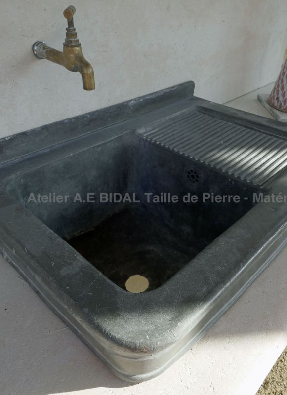 Old tin sink on our outdoor stone kitchen - Atelier Alain Bidal