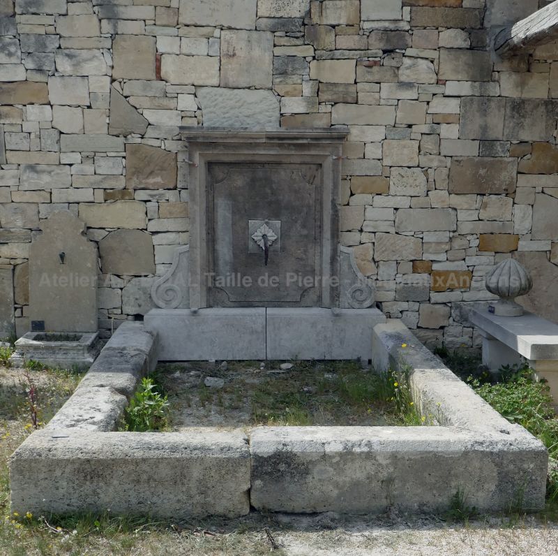 Weathered stone garden fountain - Wall fountain in stone for sale at Atelier Alain BIDAL (Provence)