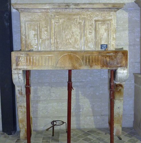 Louis 16 fireplace - Antique French fireplace in stone - A traditional style.