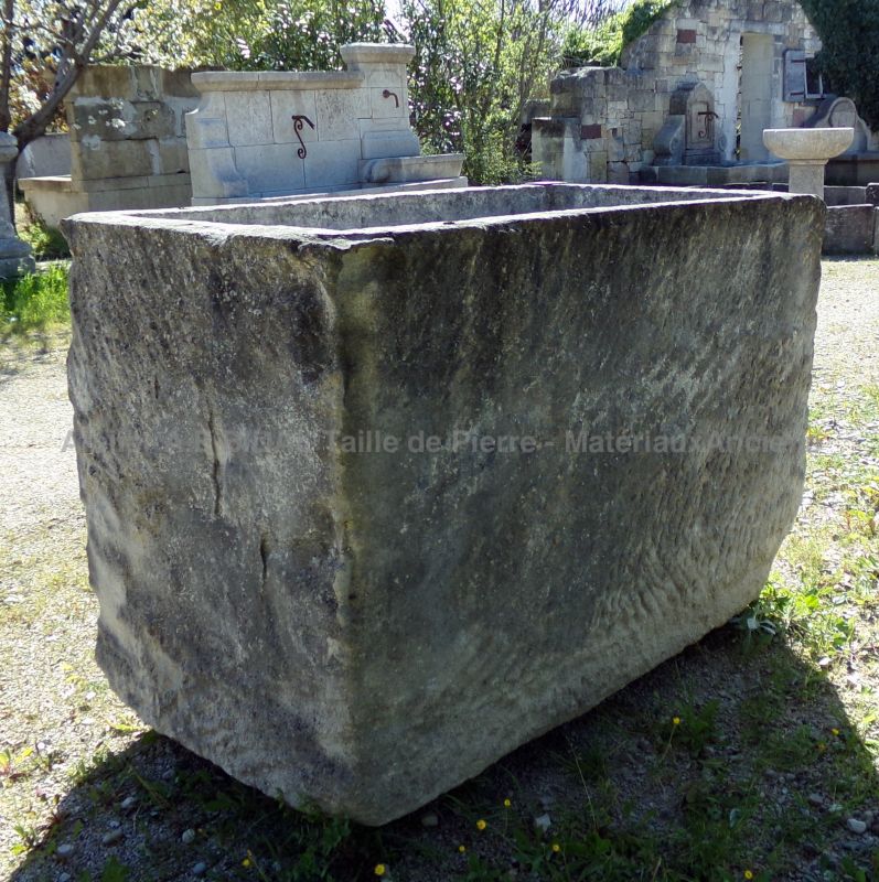 Gros bac ancien en pierre : idéal comme point d'eau ou jardinière  - Atelier Alain BIDAL (Provence)
