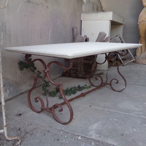 Antique garden furniture : coffee table in stone and antique wrought iron - Atelier Alain BIDAL (Provence)