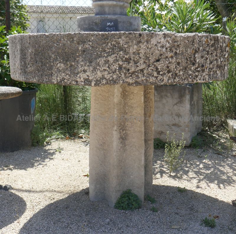 Small and sturdy garden table in ancient stone - Alain Bidal