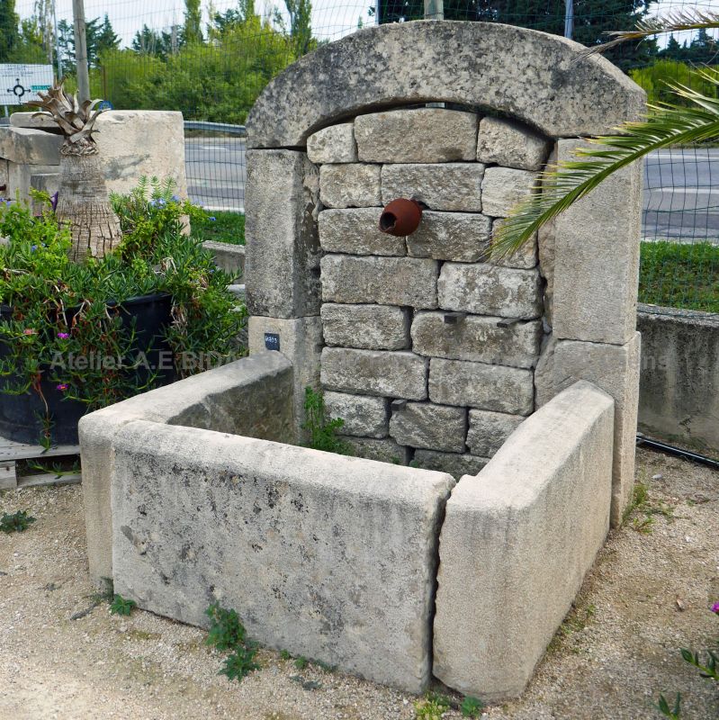 Antique garden fountain by Ateliers Alain BIDAL - Provence