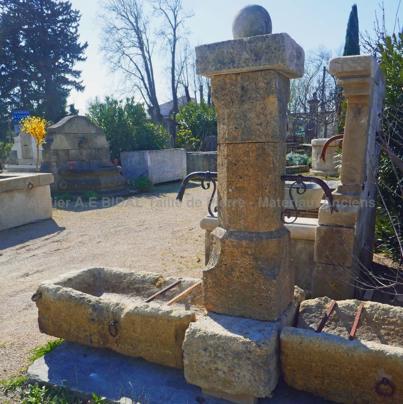 Garden fountain in reclaimed weathered stones with 2 troughs - Atelier Alain BIDAL (Provence)