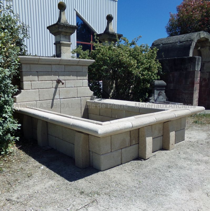 Bassin pour jardin en pierres vieillies et patinées : lavoir provençal - Atelier Alain BIDAL, Provence