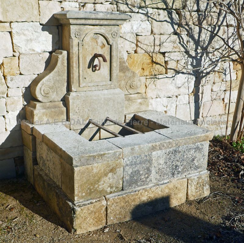 Rustic-looking wall fountain in patinated stones by Alain BIDAL, antique materials' dealer in Provence