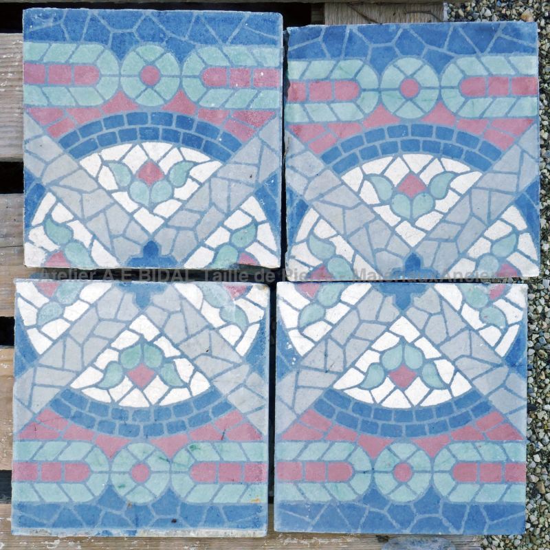 Authentique carreau de ciment ancien de récupération en vente en Provence chez Atelier Alain BIDAL