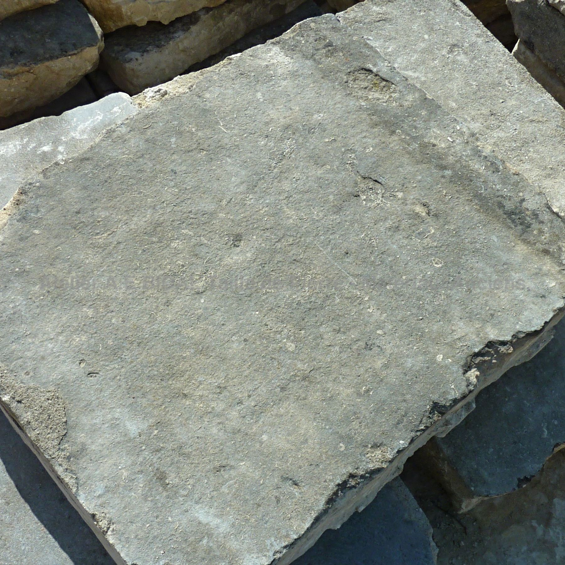 L'Atelier Bidal vous propose des barres de Beaucaire en pierre ancienne datant du 18ème siècle.