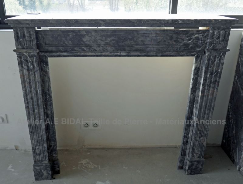 Cheminée marbre gris - cheminée ancienne en marbre, 19ème siècle.
