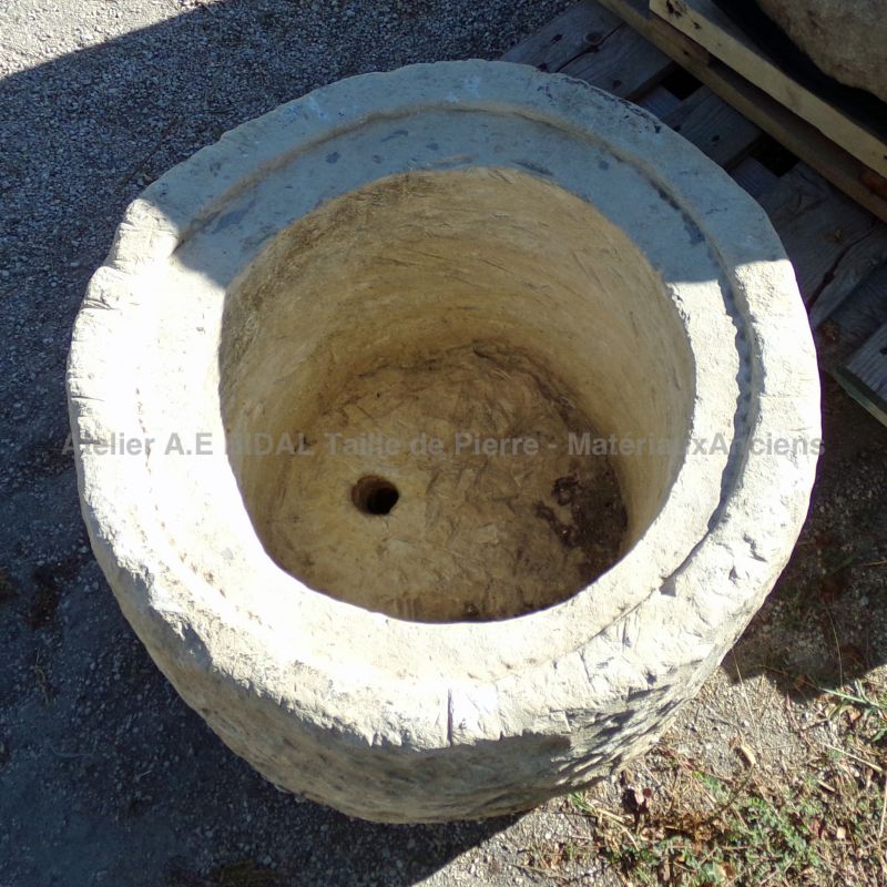 Ancienne auge en pierre : pot à fleurs unique - Atelier Alain BIDAL (Provence)