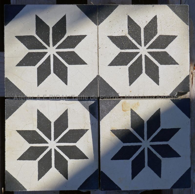 Ancien carreau en ciment motif rosace en vente en Provence chez Atelier Alain BIDAL