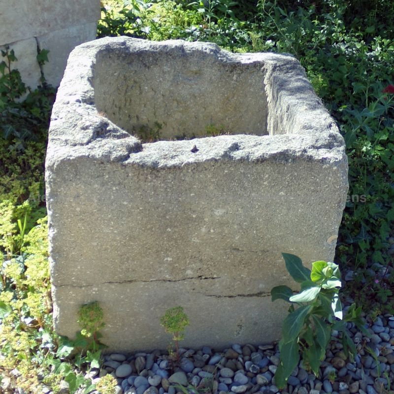 Small stone planter : an antique stone trough for sale at Alain Bidal Antique Materials in Provence