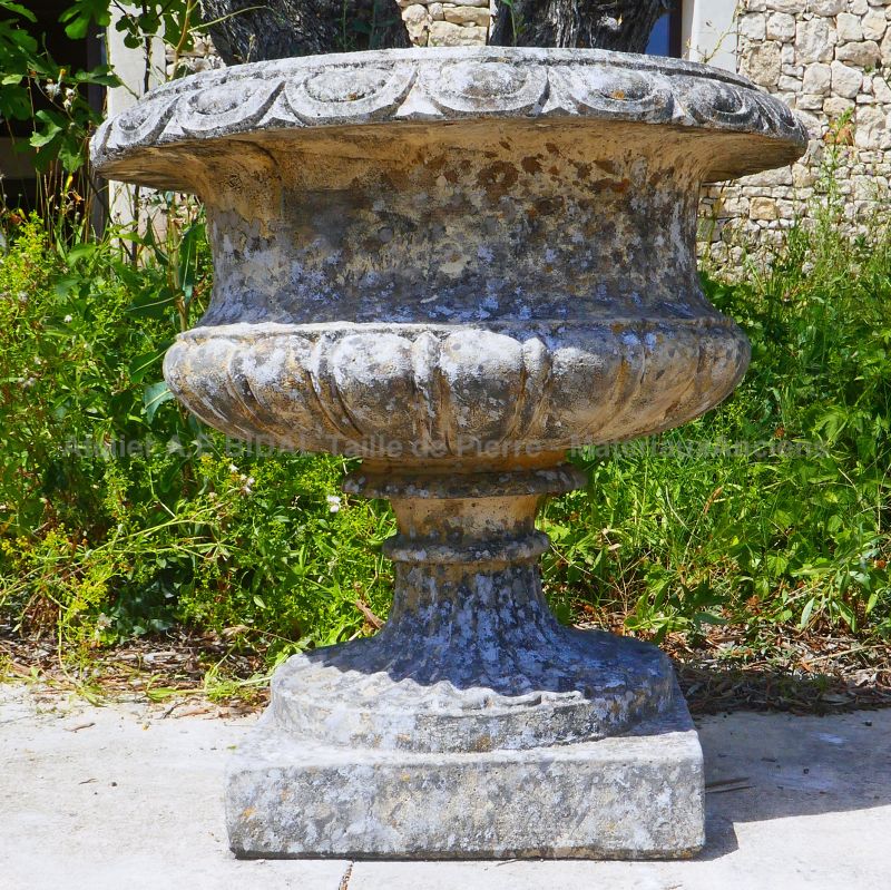 Paire de vases Médicis pour jardin en pierre moulée et patinée - Les Matériaux Anciens en Provence Alain BIDAL
