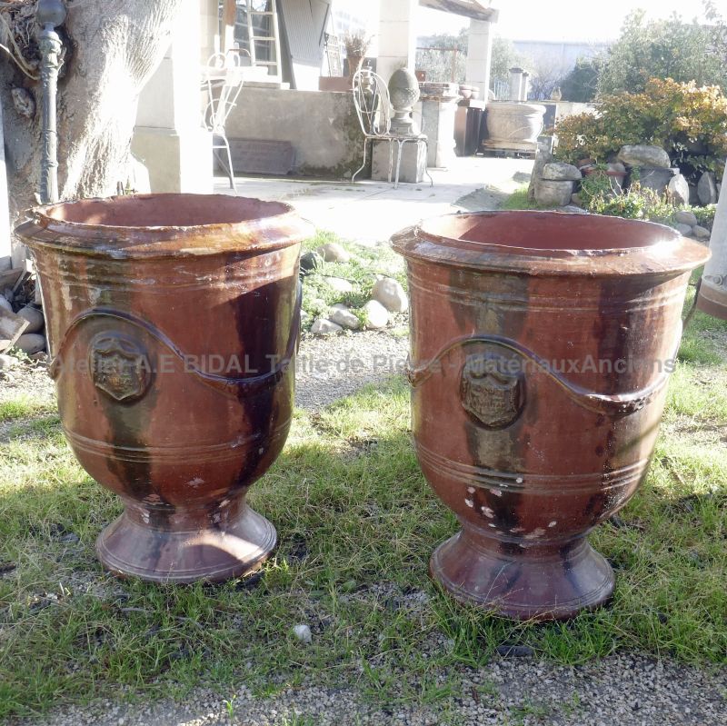 Vases d'Anduze en terre cuite en vente chez Alain BIDAL, Provence