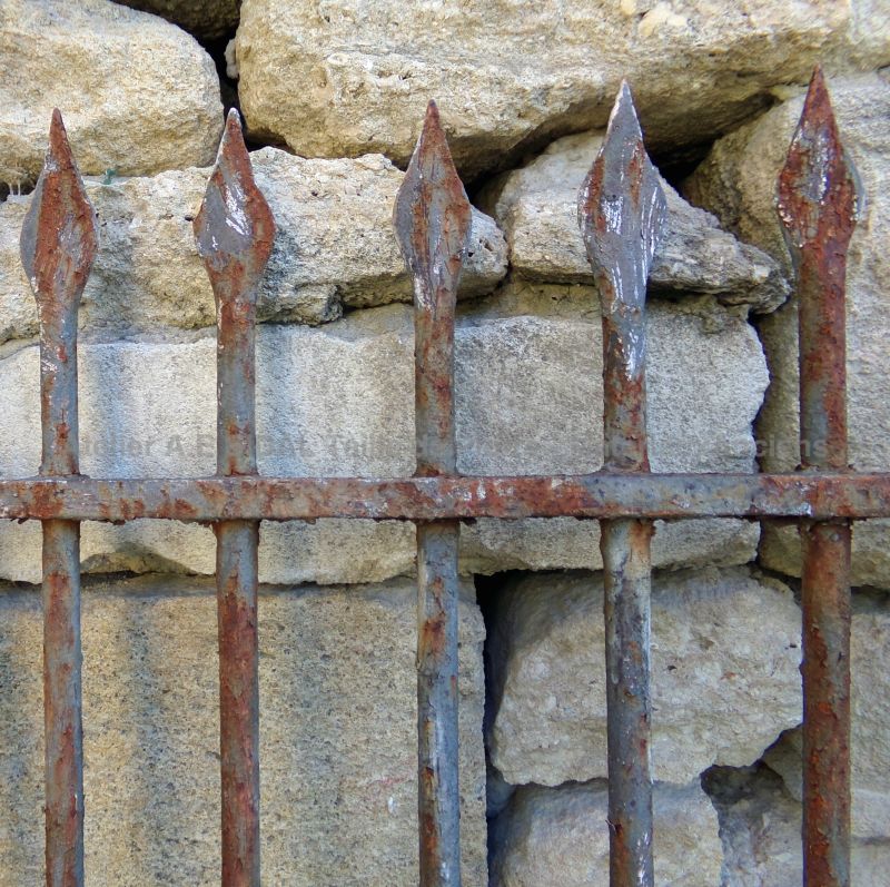 Reclaimed old gate : antique wrought iron gate for sale at Atelier Alain BIDAL (Provence)