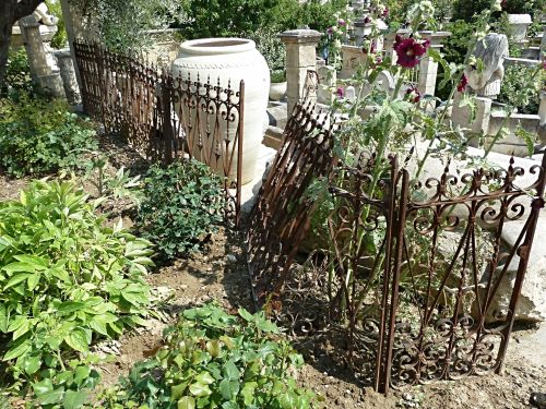 Railings, guard-rails and balustrades in wrought iron - Antique Materials Alain Bidal in Provence.
