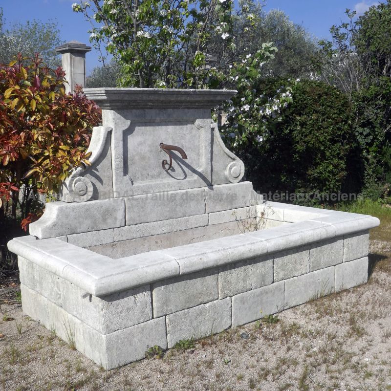Large garden fountain with basin and pediment in weathered stones : Atelier Alain BIDAL - Provence