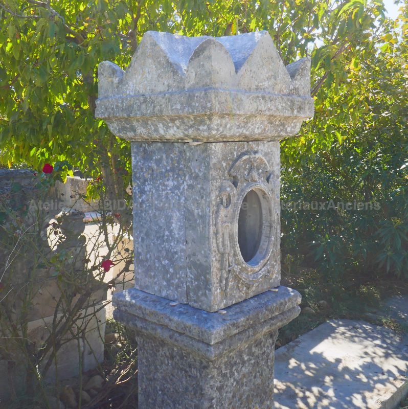 Ancien oratoire en vieilles pierres en vente en Provence chez l'Atelier Alain BIDAL