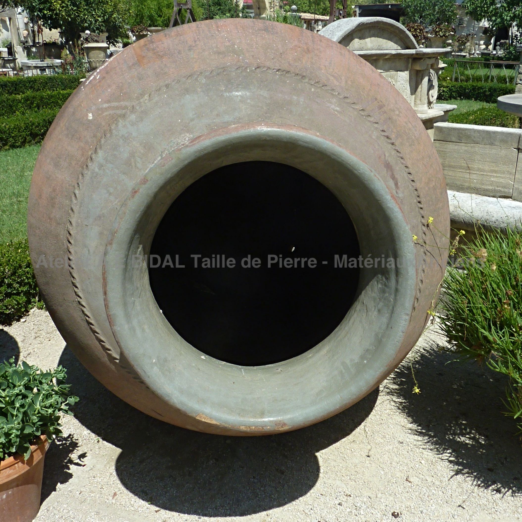 Ancient terracotta jar : the perfect marriage between mores and elegance.