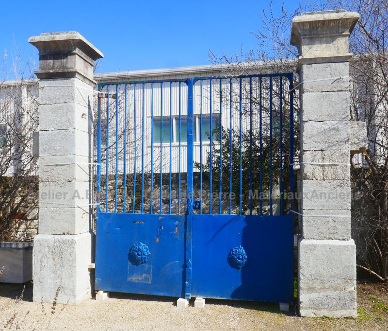 Rustic-looking pillars in weathered old stone : pair of entrance pillars by Atelier Alain BIDAL (Provence)