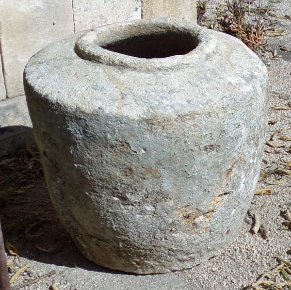Authentique petit bac rond ancien en pierre patinée - Atelier Alain BIDAL (Provence)
