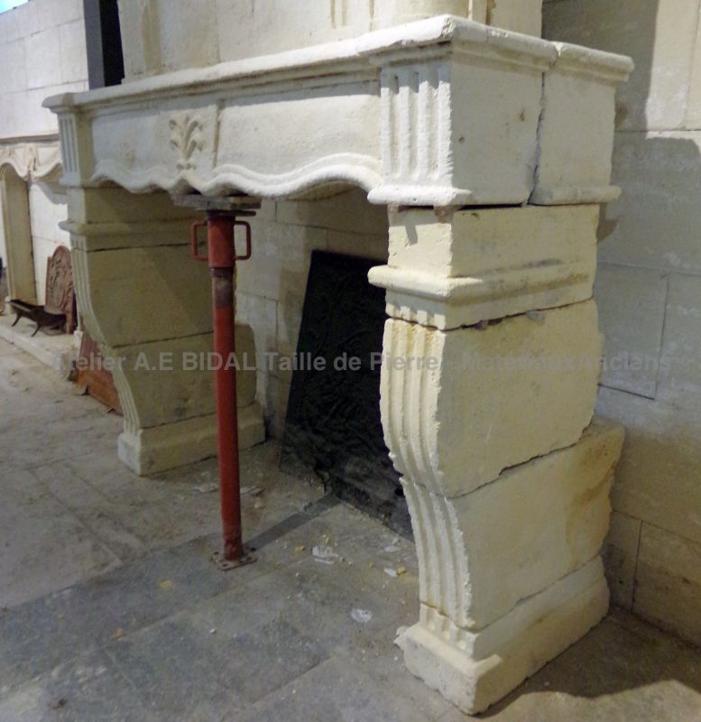Exceptionnelle cheminée ancienne en vente en Provence (Atelier Alain BIDAL)