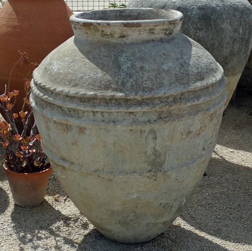 Jarre antique en terre cuite : jarre méditerranéenne en vente en Provence chez Atelier Alain BIDAL