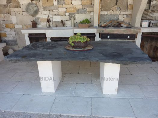 Crafted in reclaimed materials : beautiful two-tone table in black granite and white limestone - Atelier Alain BIDAL (Provence)