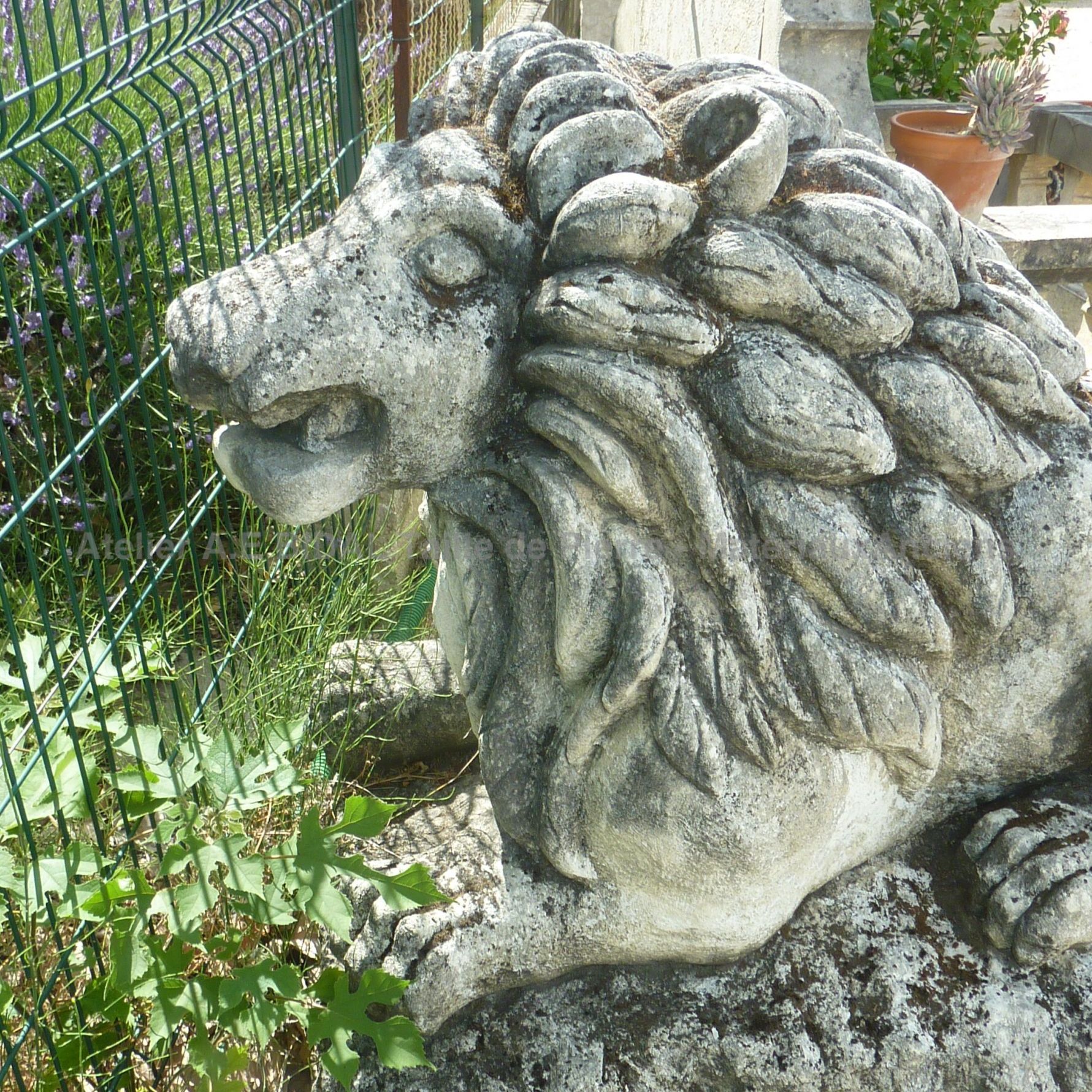 Sculpture ancienne - superbe sculpture en pierre représentant un lion.