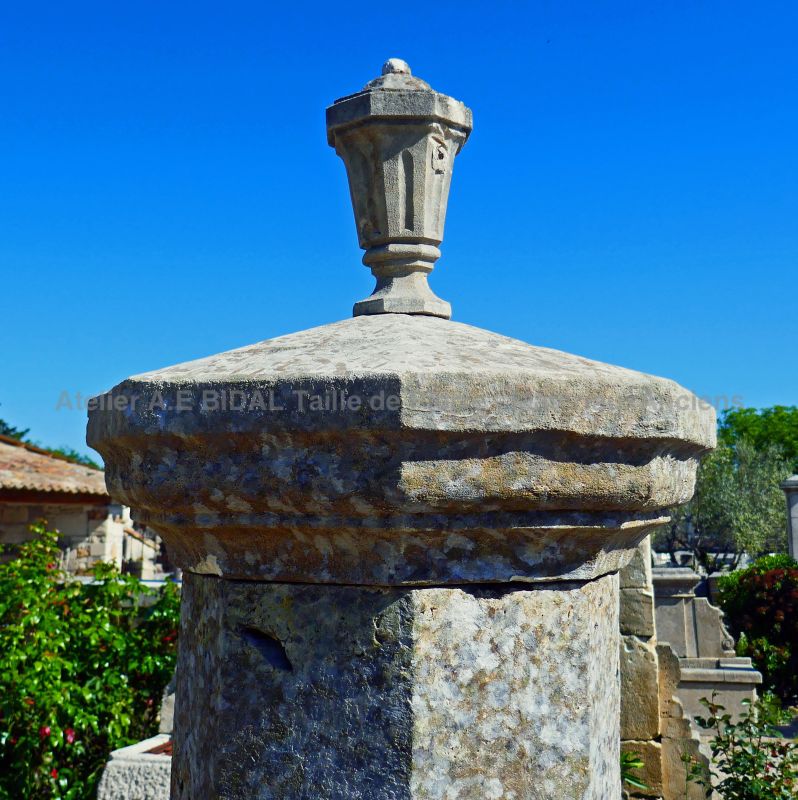 Fontaine de Provenne en pierre par Alain BIDAL Matériaux Anciens en Provence