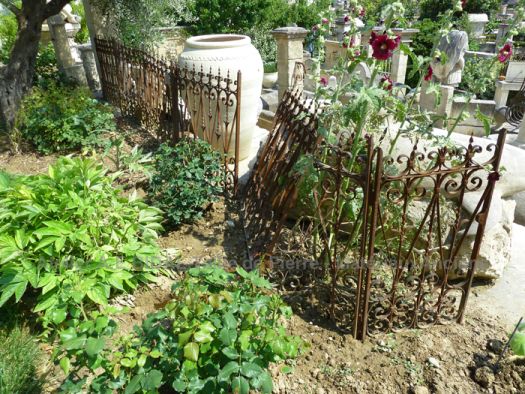 Garde-corp ancien en fer forgé - garde-corp ancien avec portillon ancien.