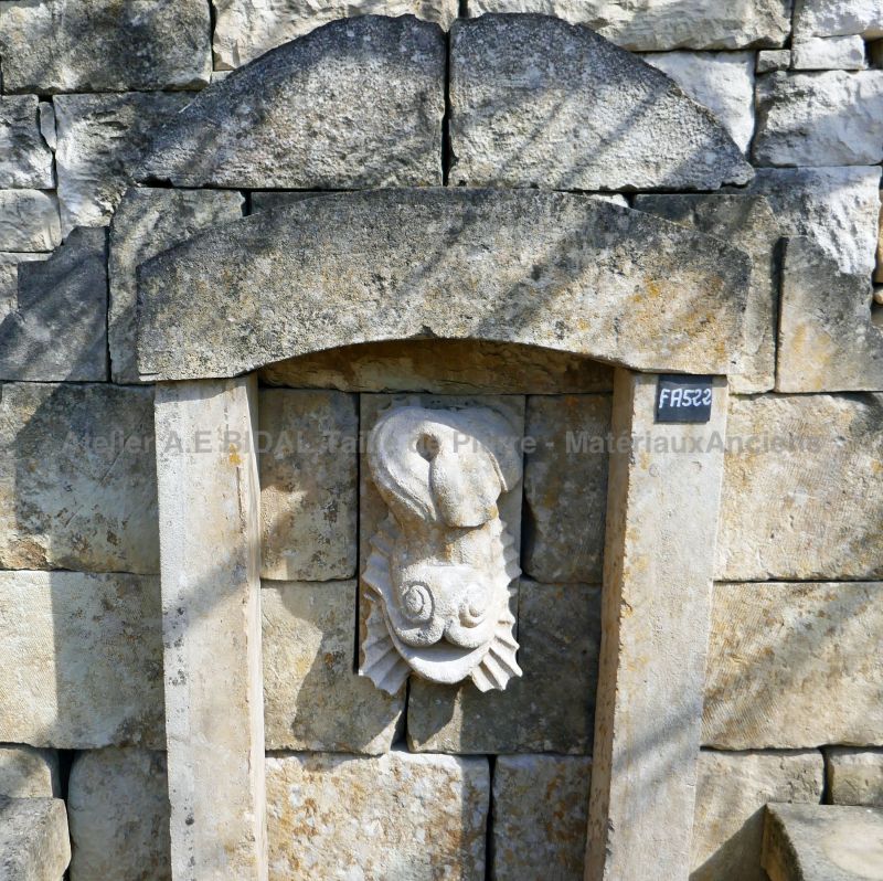 Antique garden fountain in stone - Fountain of Provence for sale at Alain BIDAL Antique Materials.