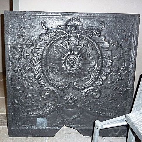 Plaque de cheminée en fonte sur Moinat SA - Antiquités décoration