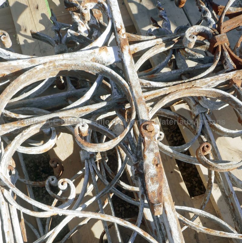 Salvaged wrought iron guardrail grilles with gate - Alain BIDAL Antique Materials in Provence