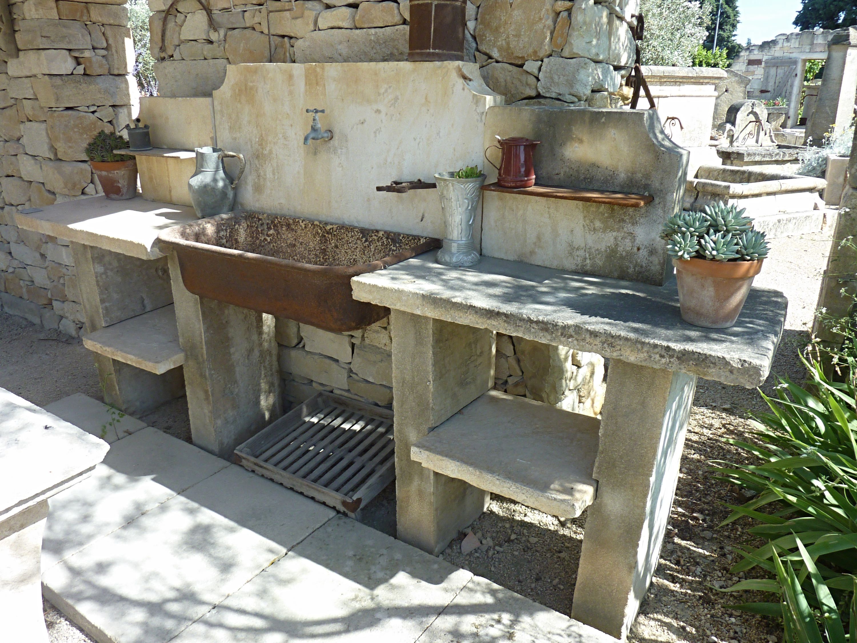 Come and discover our range of magnificent and authentic summer kitchen in stone.