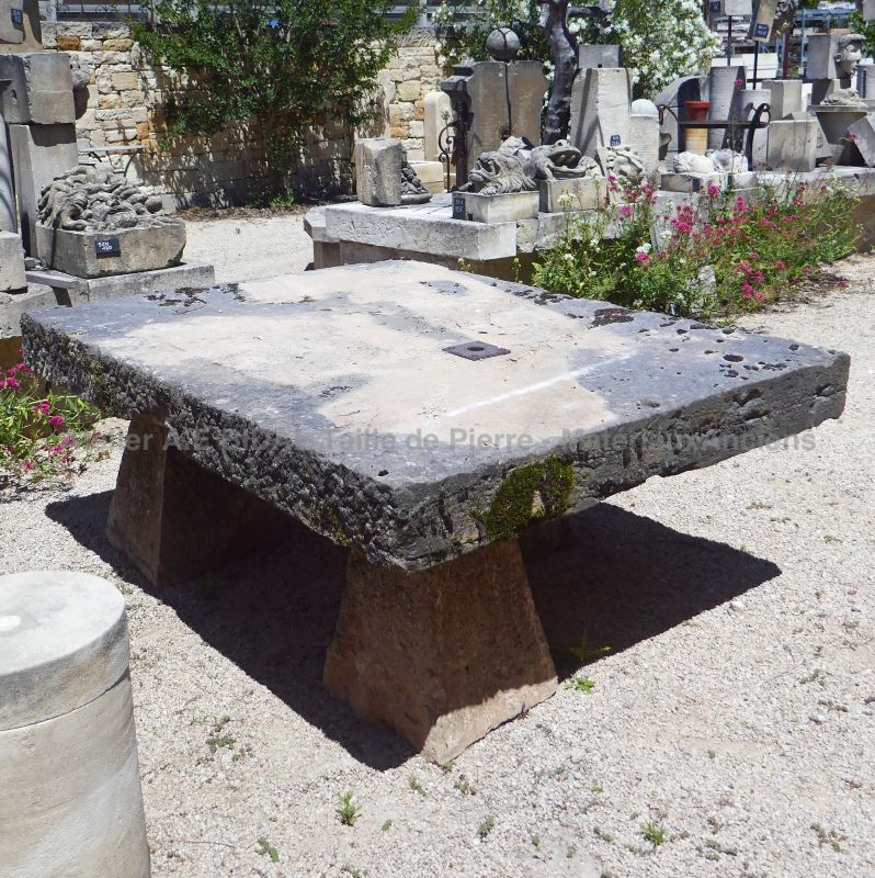 Antique garden furniture by the stonemason in Provence Alain BIDAL