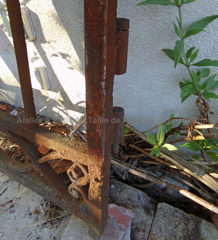 Portillon ancien pour jardin à 2 vantaux en fer forgé - Atelier Alain BIDAL (Provence)