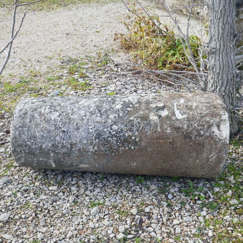 Rouleau agricole ancien en pierre - Les Matériaux anciens en Provence Alain BIDAL