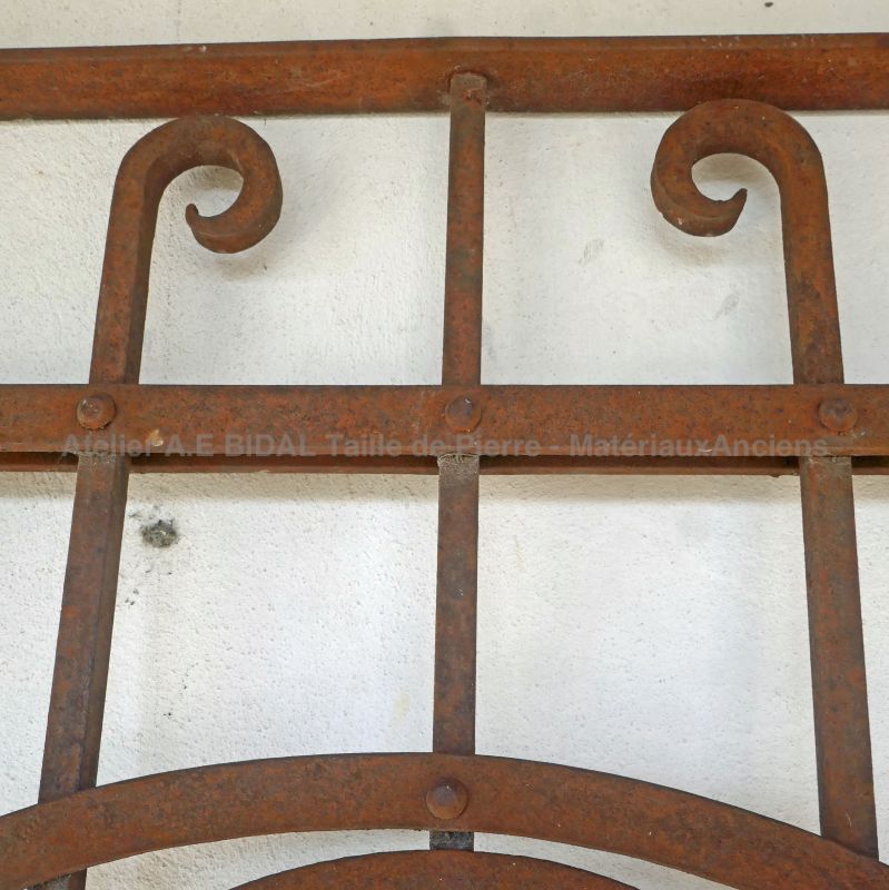 Reclaimed door grille in riveted wrought iron - Alain BIDAL Antique Materials in Provence