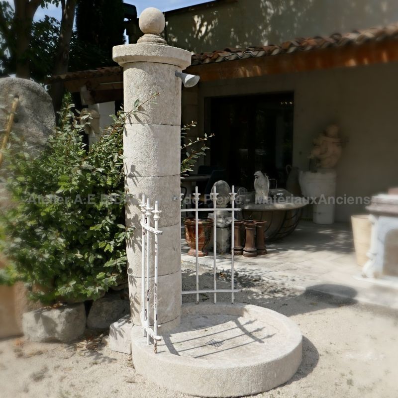 Douche de jardin en vente chez Atelier Bidal en Provence.