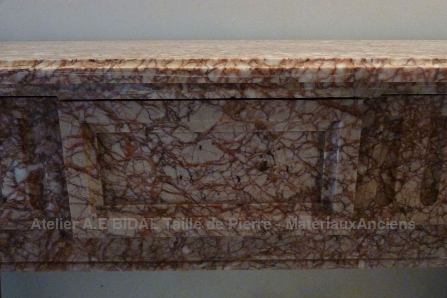 Cheminée traditionnelle - cheminée en marbre rose Louis 16.