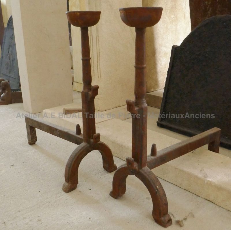 Landiers rigodets anciens en fonte marron par Les Matériaux Anciens Alain BIDAL