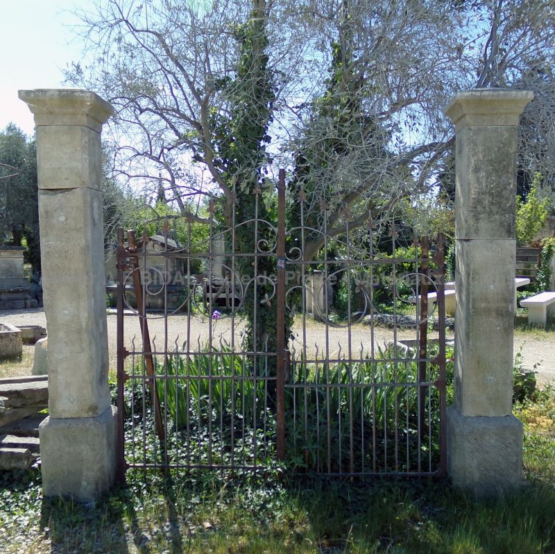 Ancient stone pillars - Beautiful pair of pillars for outdoors decoration